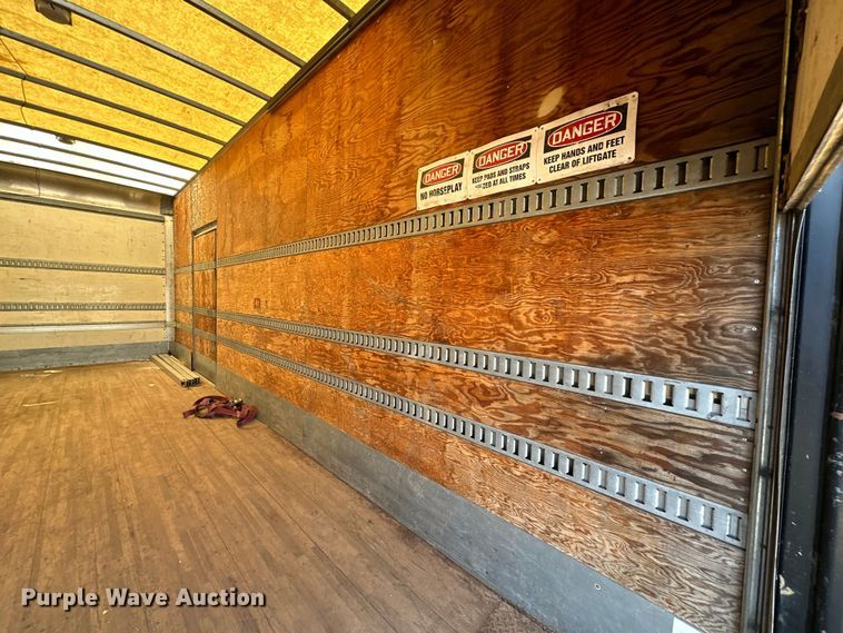 image for item EJ8855 2011 International  DuraStar 4400  box truck