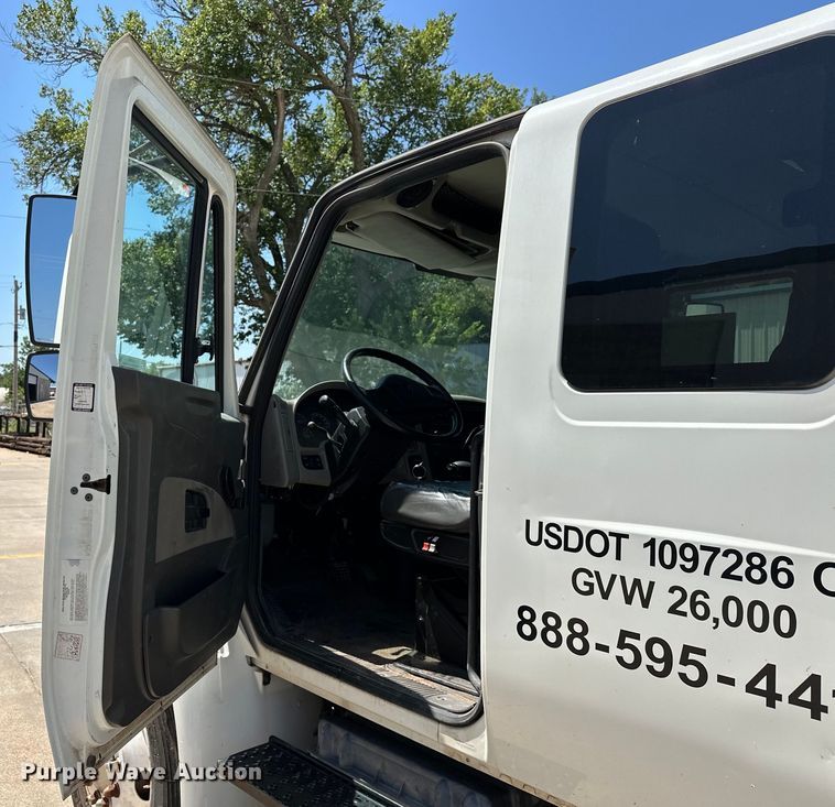 image for item EJ8855 2011 International  DuraStar 4400  box truck