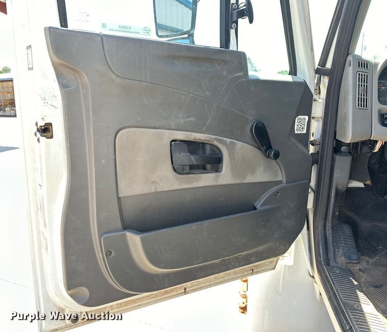 image for item EJ8855 2011 International  DuraStar 4400  box truck