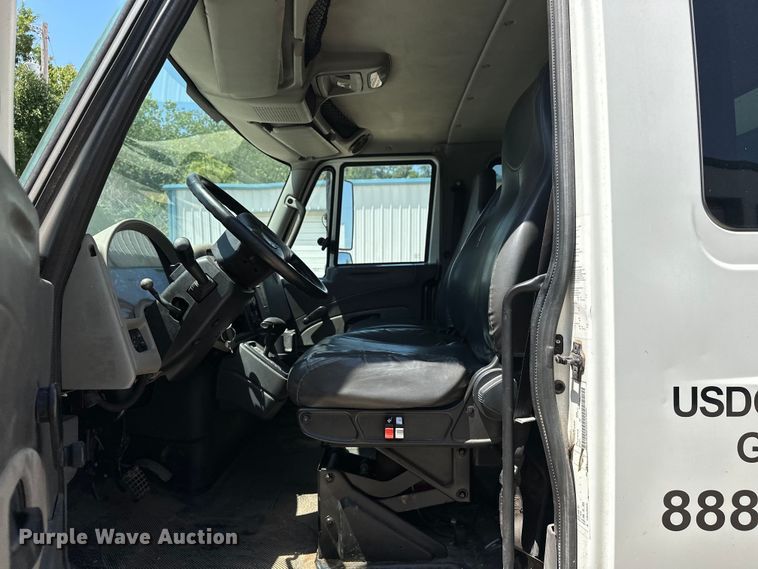 image for item EJ8855 2011 International  DuraStar 4400  box truck