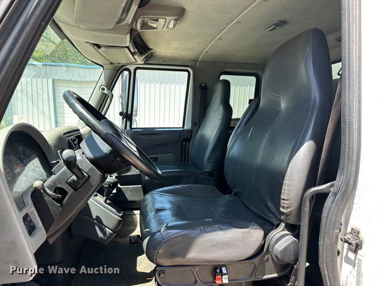 image for item EJ8855 2011 International  DuraStar 4400  box truck