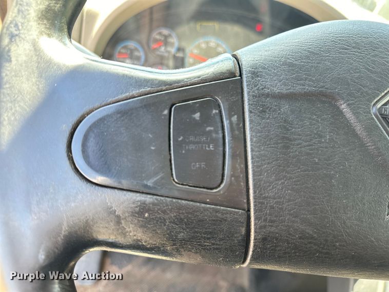 image for item EJ8855 2011 International  DuraStar 4400  box truck