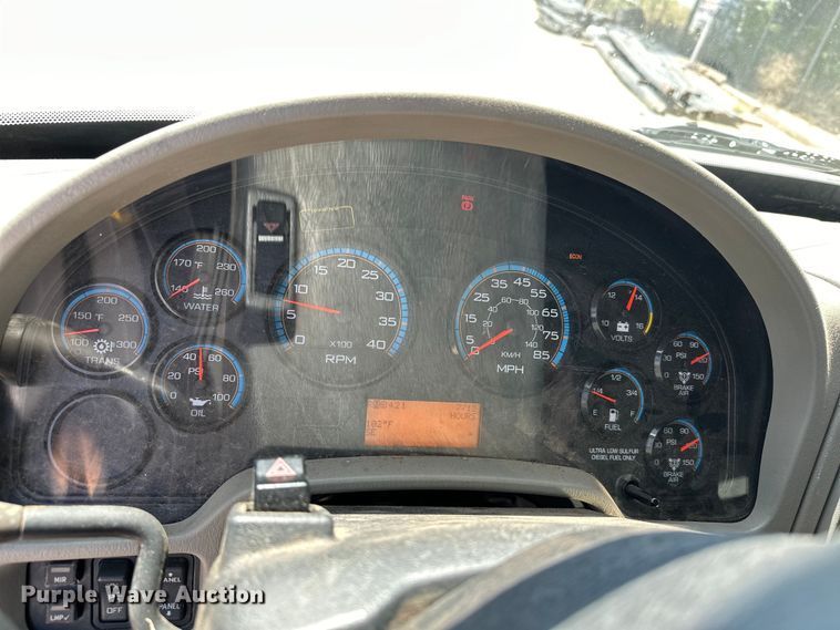 image for item EJ8855 2011 International  DuraStar 4400  box truck