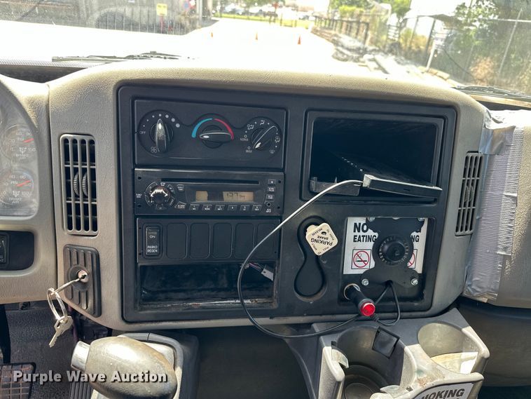 image for item EJ8855 2011 International  DuraStar 4400  box truck