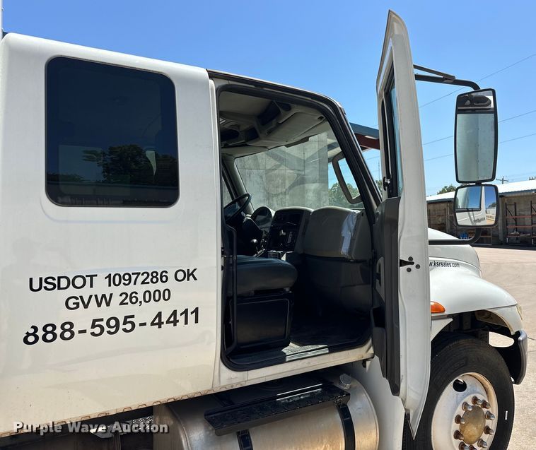 image for item EJ8855 2011 International  DuraStar 4400  box truck