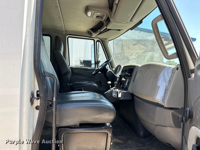 image for item EJ8855 2011 International  DuraStar 4400  box truck