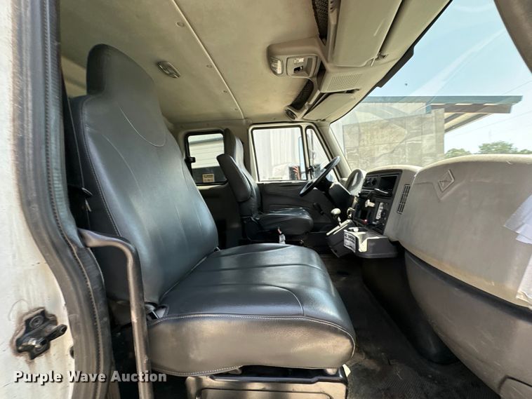 image for item EJ8855 2011 International  DuraStar 4400  box truck