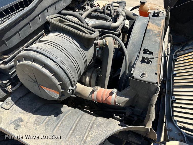 image for item EJ8855 2011 International  DuraStar 4400  box truck