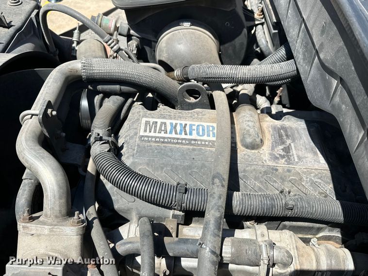 image for item EJ8855 2011 International  DuraStar 4400  box truck