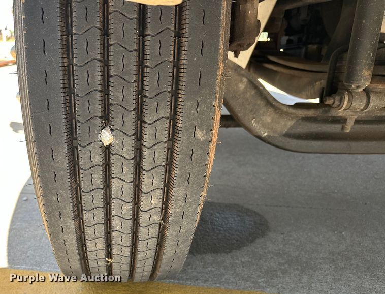 image for item EJ8855 2011 International  DuraStar 4400  box truck