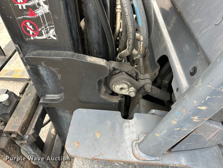 image for item EJ8867 2009 Toyota  8FGCU25 forklift