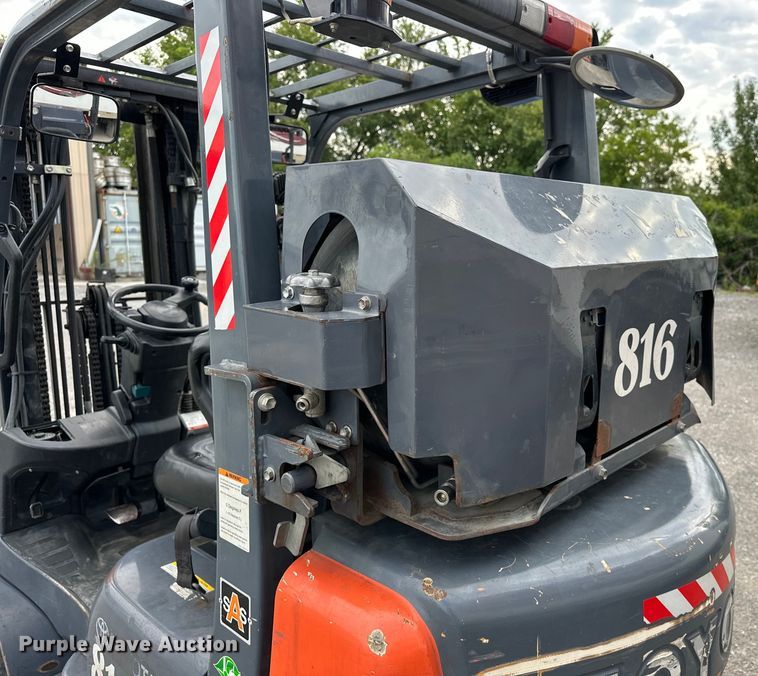 image for item EJ8867 2009 Toyota  8FGCU25 forklift