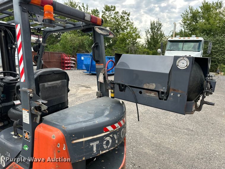 image for item EJ8867 2009 Toyota  8FGCU25 forklift