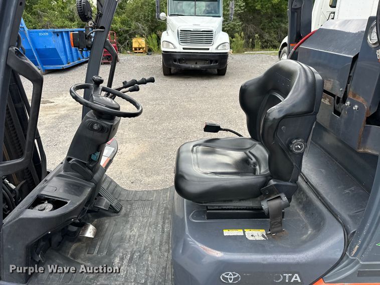 image for item EJ8867 2009 Toyota  8FGCU25 forklift