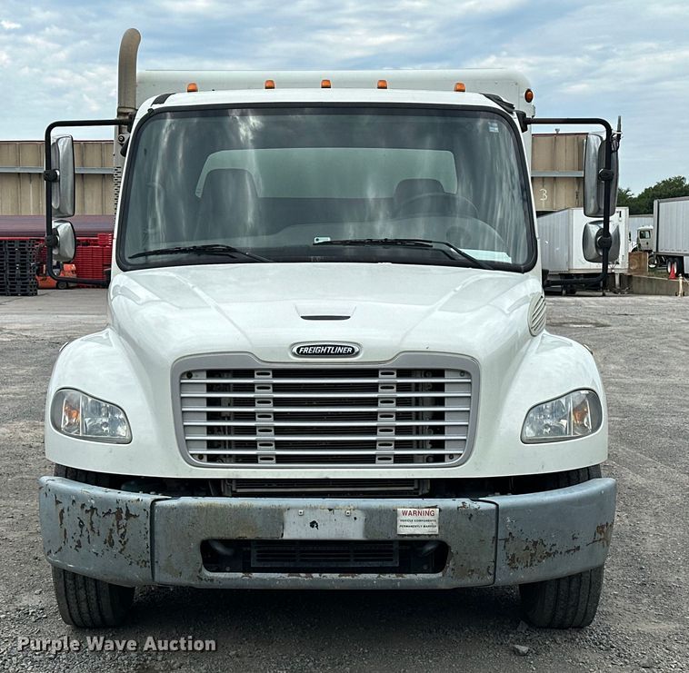 image for item EJ8868 2013 Freightliner  M2 delivery truck