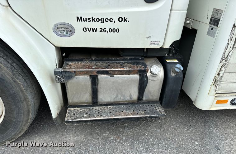 image for item EJ8868 2013 Freightliner  M2 delivery truck