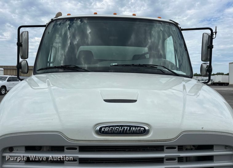 image for item EJ8868 2013 Freightliner  M2 delivery truck