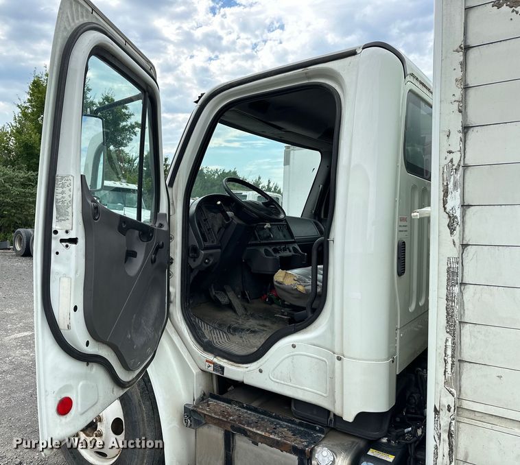 image for item EJ8868 2013 Freightliner  M2 delivery truck