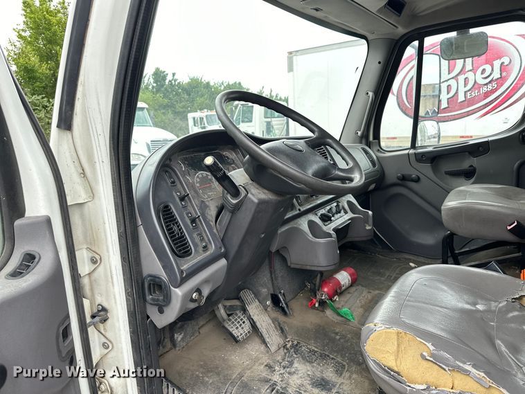 image for item EJ8868 2013 Freightliner  M2 delivery truck