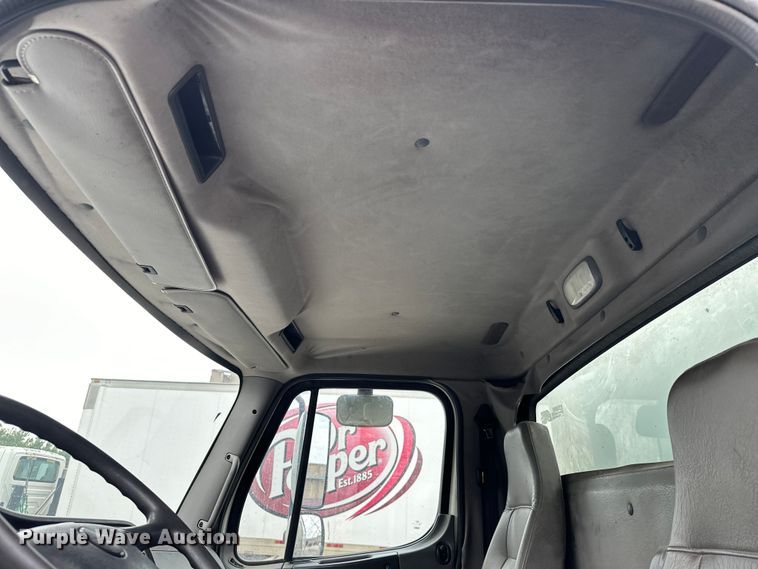 image for item EJ8868 2013 Freightliner  M2 delivery truck