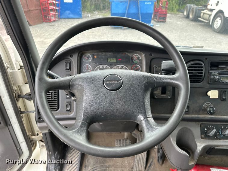 image for item EJ8868 2013 Freightliner  M2 delivery truck