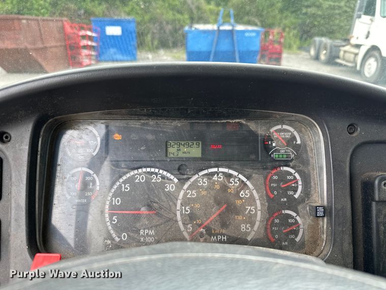 image for item EJ8868 2013 Freightliner  M2 delivery truck