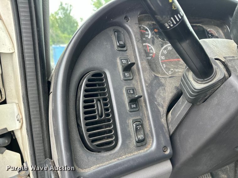 image for item EJ8868 2013 Freightliner  M2 delivery truck