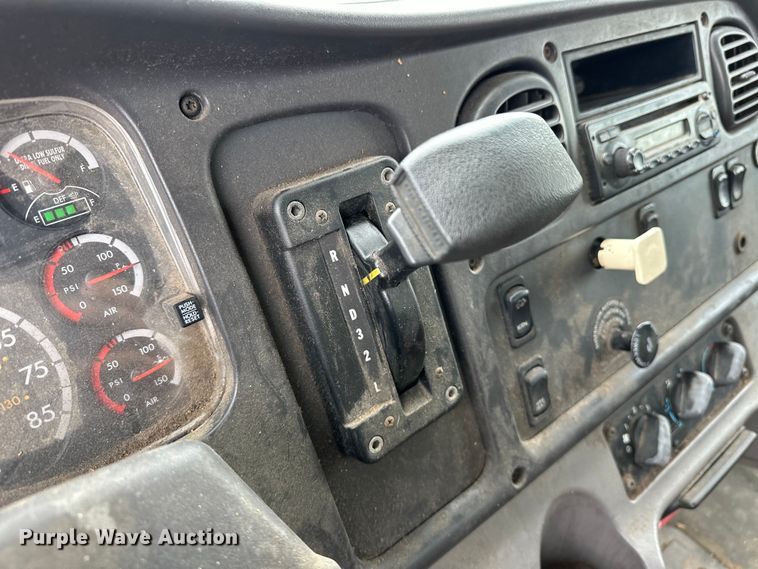 image for item EJ8868 2013 Freightliner  M2 delivery truck