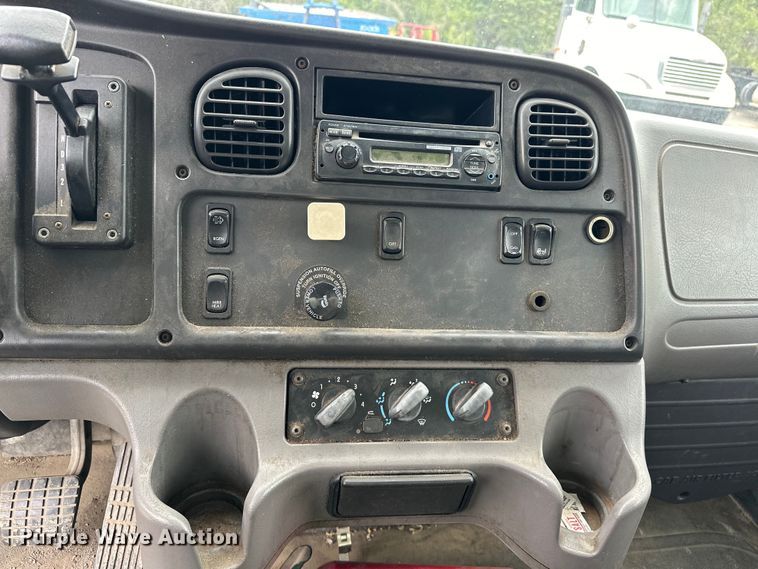 image for item EJ8868 2013 Freightliner  M2 delivery truck