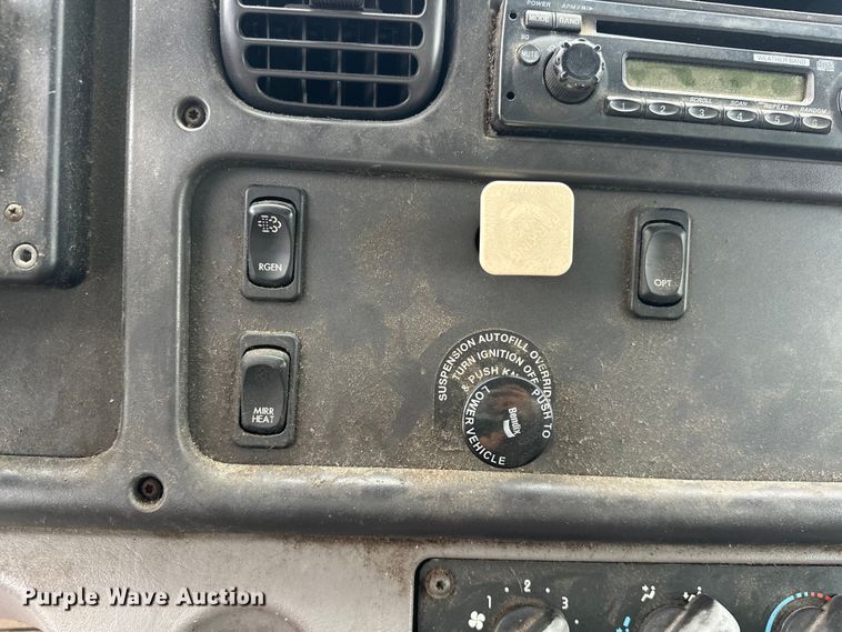 image for item EJ8868 2013 Freightliner  M2 delivery truck