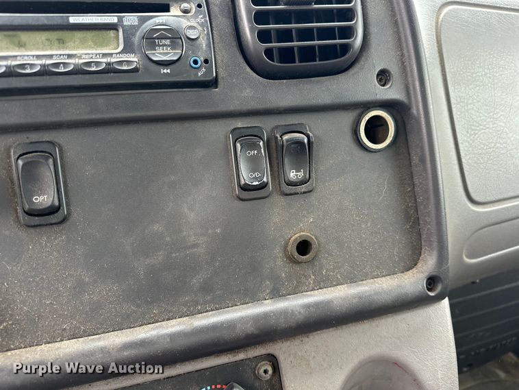 image for item EJ8868 2013 Freightliner  M2 delivery truck