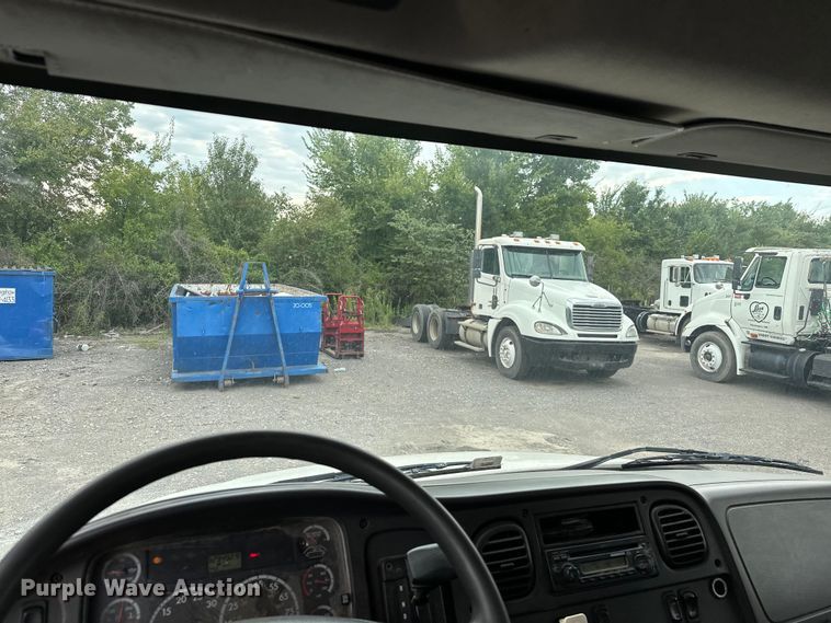 image for item EJ8868 2013 Freightliner  M2 delivery truck