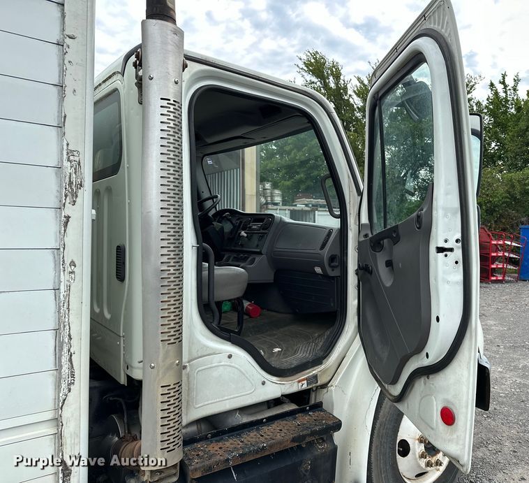 image for item EJ8868 2013 Freightliner  M2 delivery truck