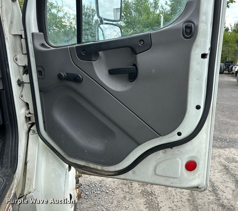 image for item EJ8868 2013 Freightliner  M2 delivery truck