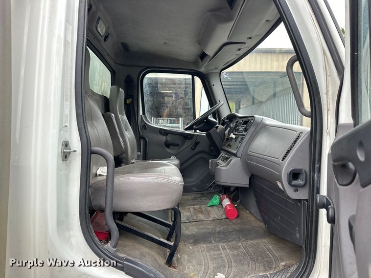 image for item EJ8868 2013 Freightliner  M2 delivery truck