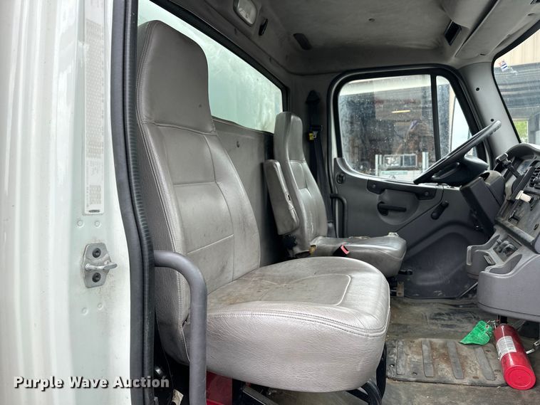 image for item EJ8868 2013 Freightliner  M2 delivery truck