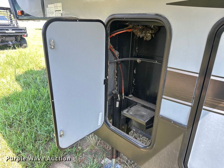 image for item EJ8911 2014 Heartland  4100 Cyclone  toy hauler camper