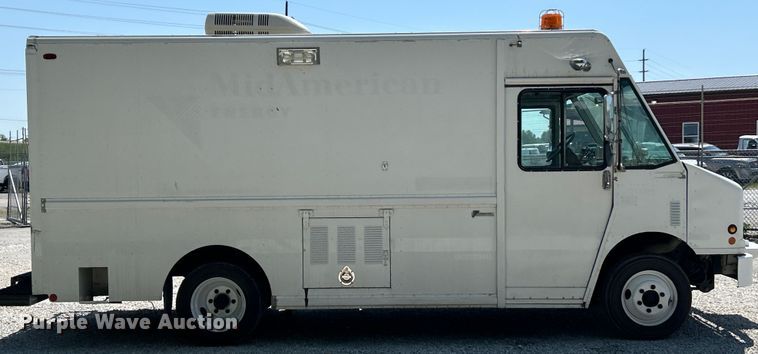 image for item EK3065 1999 Freightliner  MT45 delivery truck