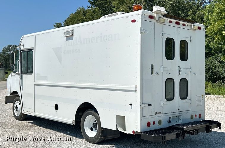 image for item EK3065 1999 Freightliner  MT45 delivery truck