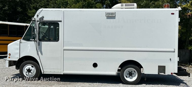 image for item EK3065 1999 Freightliner  MT45 delivery truck