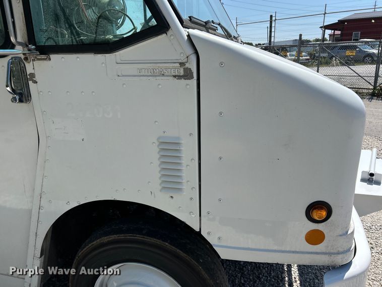 image for item EK3065 1999 Freightliner  MT45 delivery truck