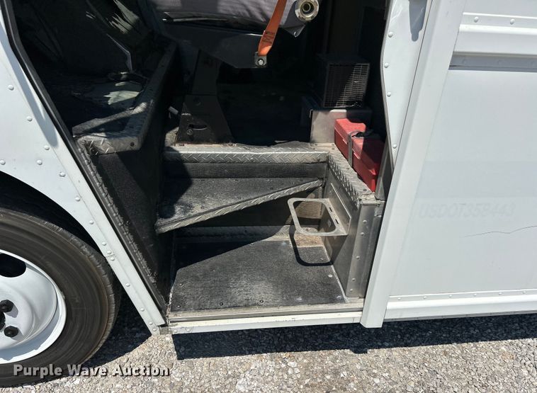 image for item EK3065 1999 Freightliner  MT45 delivery truck