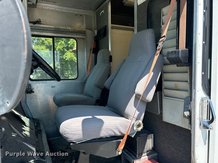 image for item EK3065 1999 Freightliner  MT45 delivery truck