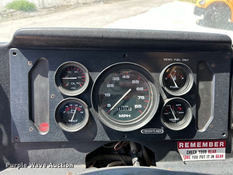 image for item EK3065 1999 Freightliner  MT45 delivery truck