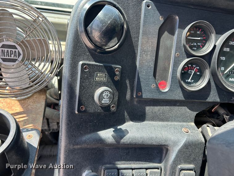 image for item EK3065 1999 Freightliner  MT45 delivery truck