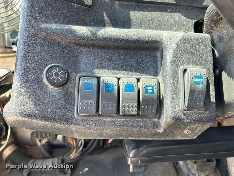 image for item EK3065 1999 Freightliner  MT45 delivery truck