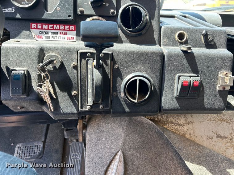 image for item EK3065 1999 Freightliner  MT45 delivery truck