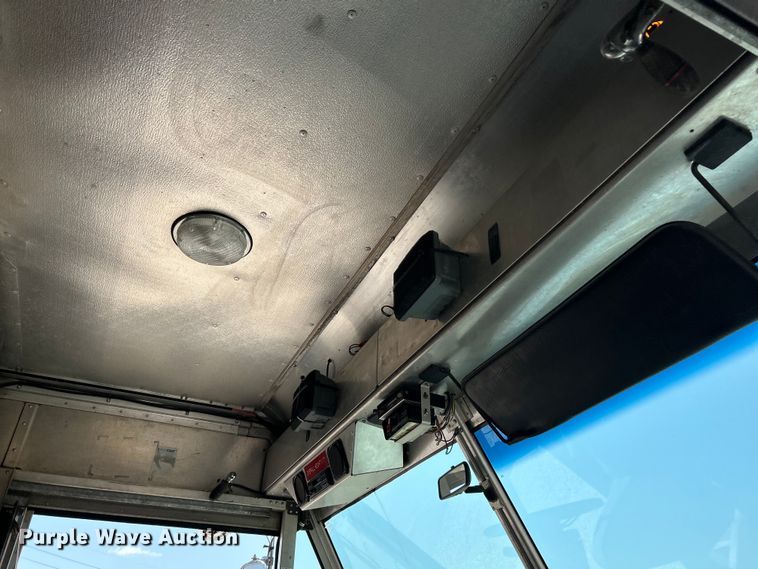 image for item EK3065 1999 Freightliner  MT45 delivery truck