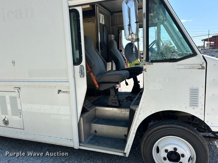 image for item EK3065 1999 Freightliner  MT45 delivery truck