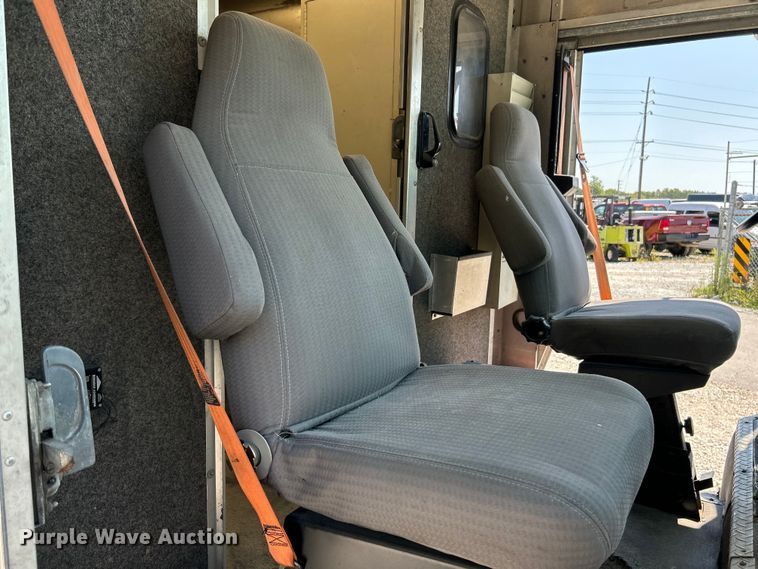 image for item EK3065 1999 Freightliner  MT45 delivery truck